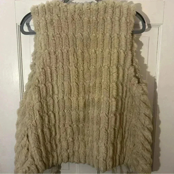 BB Dakota Faux Fur Fashion Vest - Picture 4 of 4